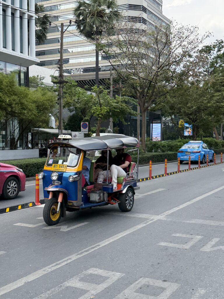 bangkok ulice tuk tuk